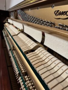 Piano ESSEX EUP-123
