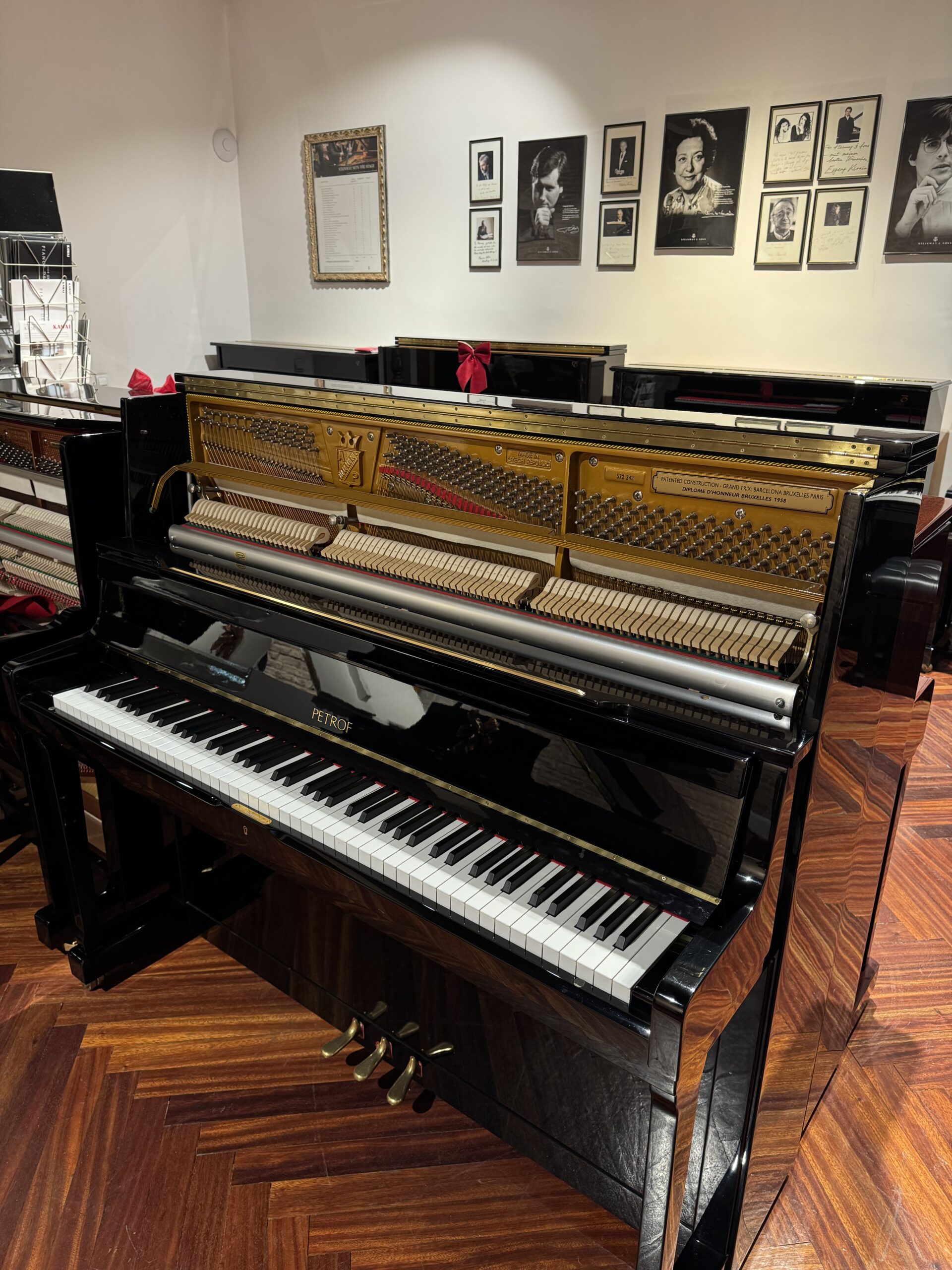 Piano Petrof Modelo 131